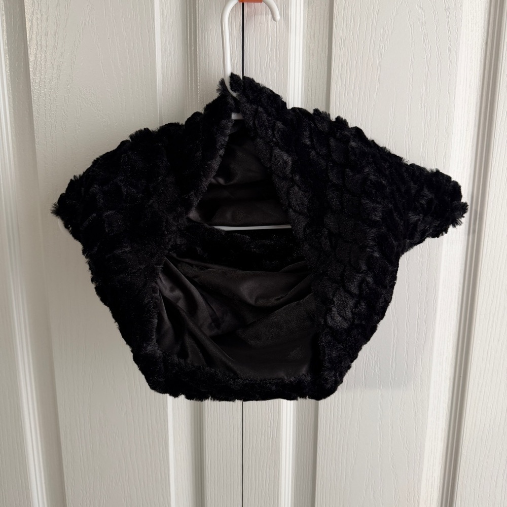 Black faux fur cowl style scarf neck warmer OS one size‎